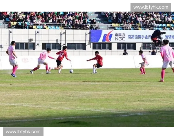 中国超级足球联赛:新赛季揭幕战精彩纷呈 引领中国足球崛起的曙光 中国超级足球联赛:新赛季揭幕战精彩纷呈 引领中国足球崛起的曙光